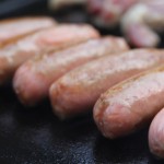 Würstchen auf dem Grill