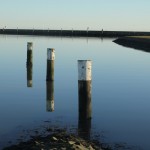 Ruhe im Nassau-Hafen Pfosten im Nassau-Hafen von Wilhelmshaven.
