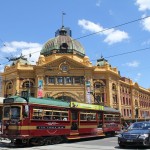 Melbourne: Flinders Street Station mit Tram Melbourne: Flinders Street Station mit Tram