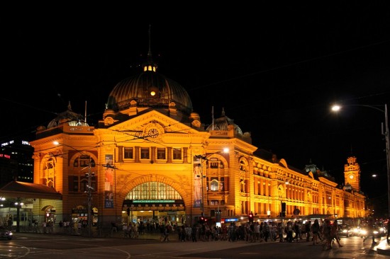 Melbourne Flinders Street Station bei Nacht Melbourne Flinders Street Station bei Nacht