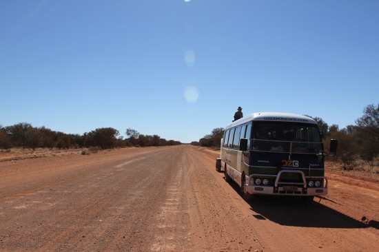Outback - Adventure Tours Bus auf Dirtroad - IMG_4350