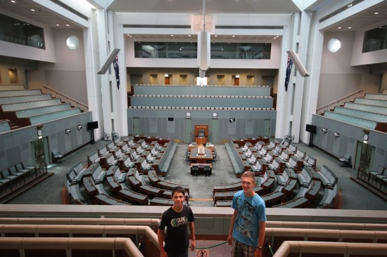 07 Daniel und Christoph im australischen Parlament Canberra - IMG_3686